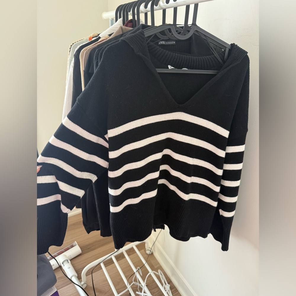 Zara Striped Black and White V-Neck Sweater